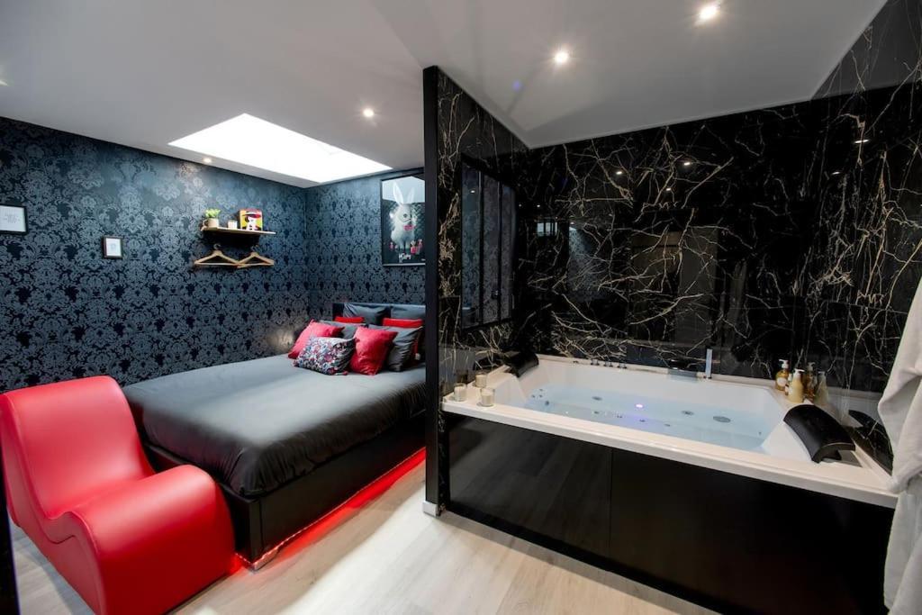 * Love Room Jacuzzi * Aubie-et-Espessas Eksteriør bilde