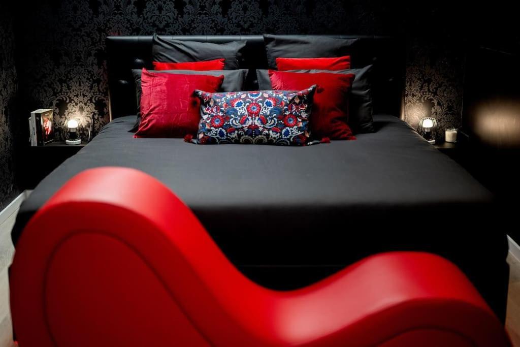 * Love Room Jacuzzi * Aubie-et-Espessas Eksteriør bilde